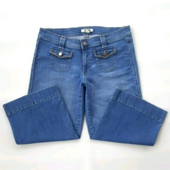 WHITE HOUSE|BLACK MARKET ♡ NWOT Faded 'n Distressed Crop Leg Blue Jean Capris 12 - Picture 10 of 12